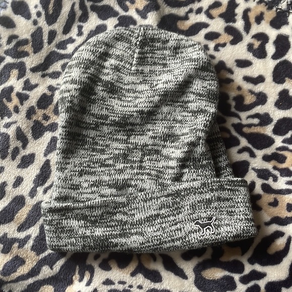 Pink scarf and beanie - Picture 2 of 3